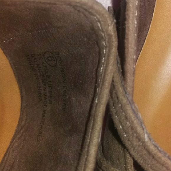 Old navy black perforated top flats slip-onslides - Picture 4 of 8